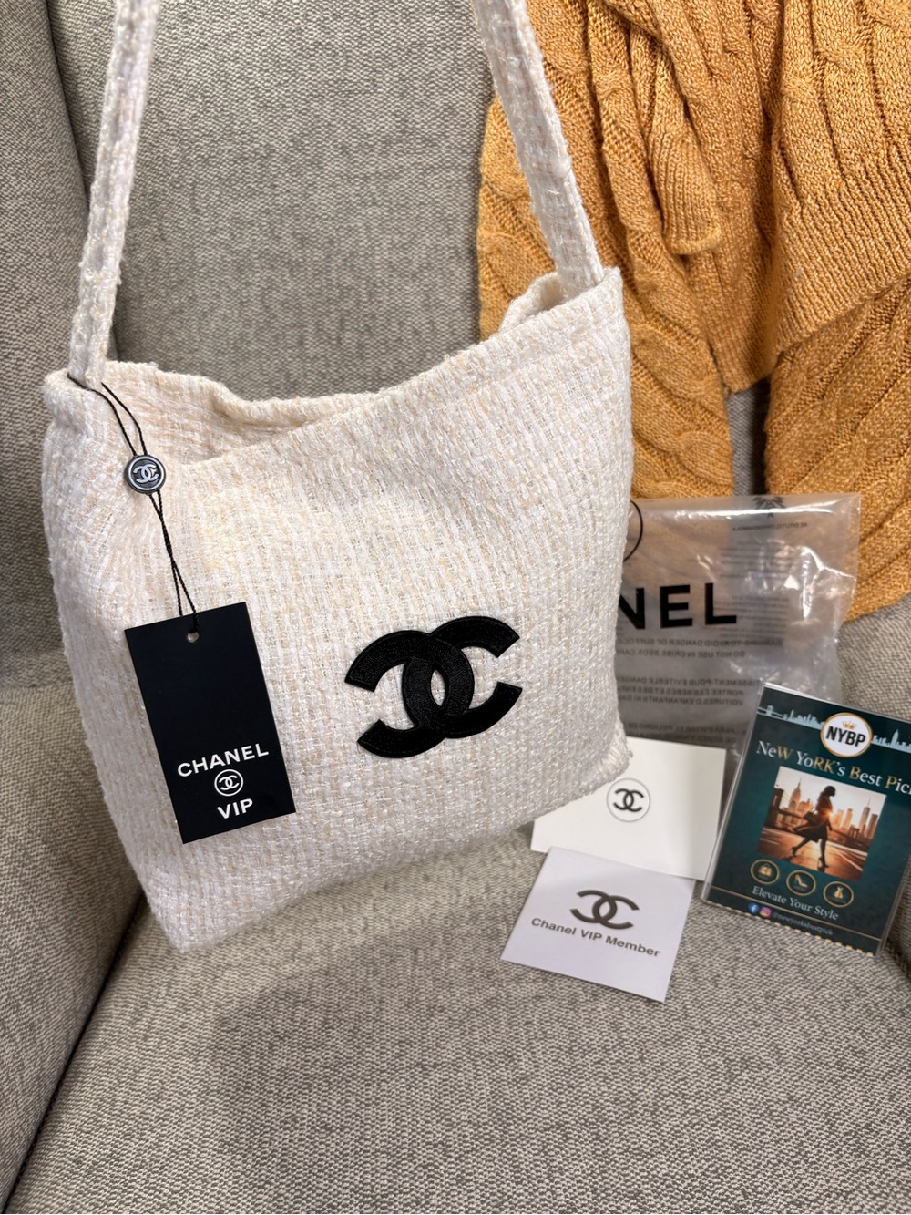 CHANEL Tweed Shoulder Tote Bag – Ivory/Cream - Picture 4 of 10